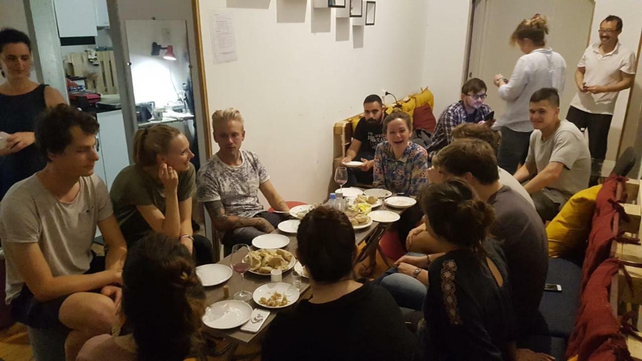 Brobro Hostel Tbilisi Esterno foto